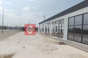 Отдельно стоящее здание, 940 м²