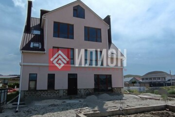 Дом, 618 м², 3 эт.