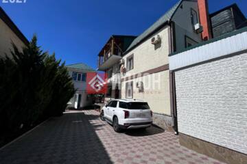Дом, 379,5 м², 3 эт.