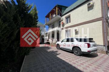 Дом, 379,5 м², 3 эт.