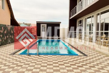 Дом, 614,6 м², 3 эт.