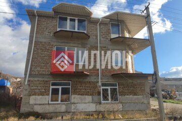 Дом, 327 м², 3 эт.